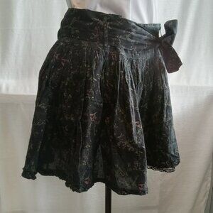 An absolutely stunning skirt, handmade by a British grandmother, perfect thing!